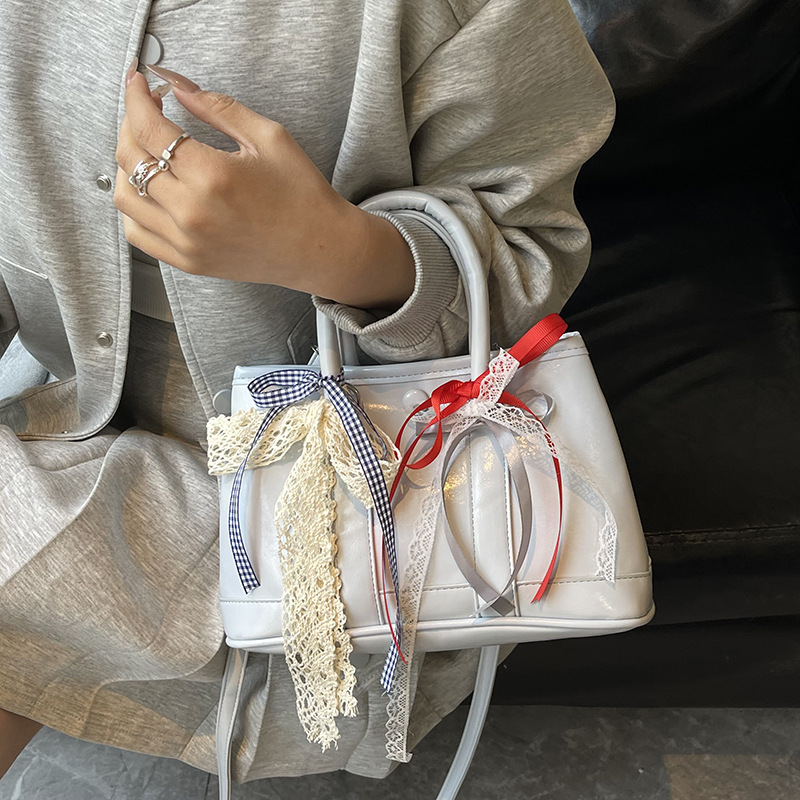 Bolsos de jardín portátiles populares de este año para mujer 2025 nuevos productos bolsos de hombro coreanos de nicho bolsos de cubo de todo fósforo de alta gama