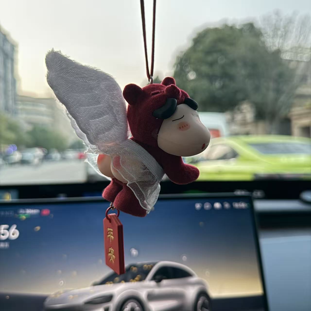 Car interior decoration items: spinning ornaments, cute little angel with a bare bottom, Crayon Shin-chan creative and adorable car dashboard decorations