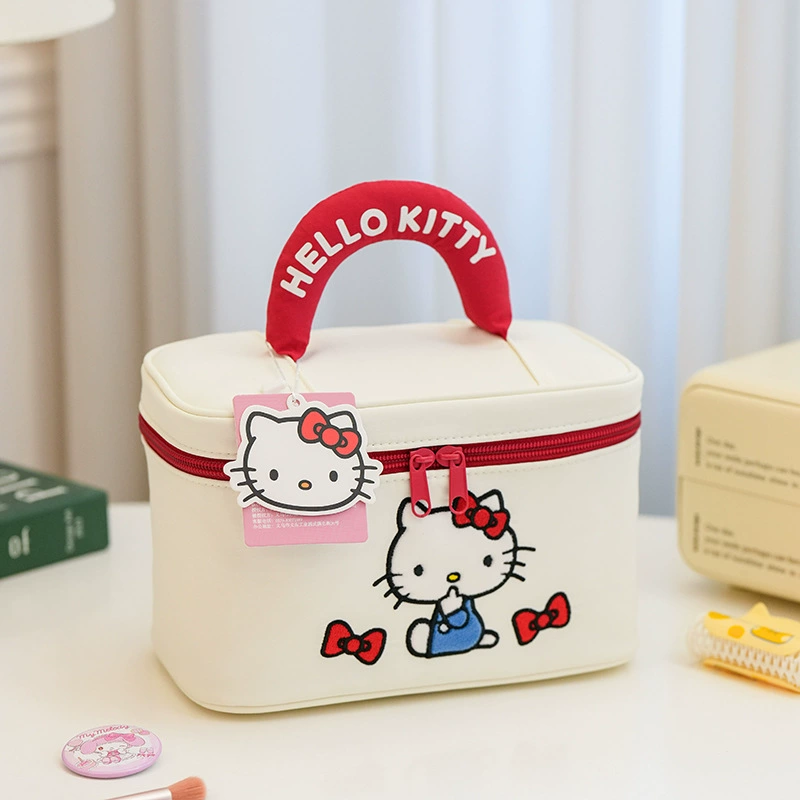 Косметичка Sanrio стеганая с синтепоном-наполнением, просторная дорожная организация, рисунки с героями