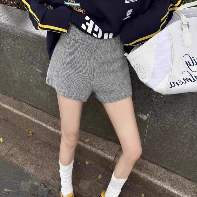 밝은 회색