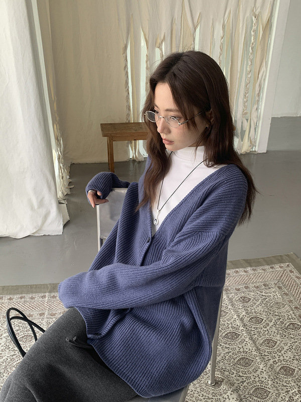 广州十三行2025秋韩风V领落肩宽松亲肤保暖羊羔毛开衫毛衣女03183|undefined