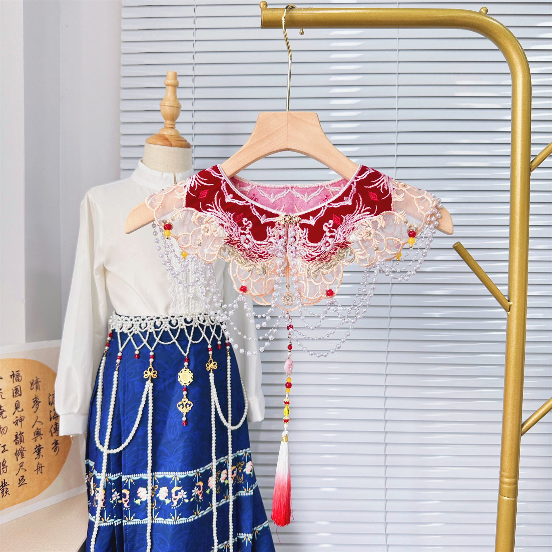 Capa de hombro con estampado de nubes de estilo antiguo, falda roja mamian con borlas de perlas de estilo chino, muy vendida, Hanfu para mujeres y niños, combinada con un cuello falso. image 6