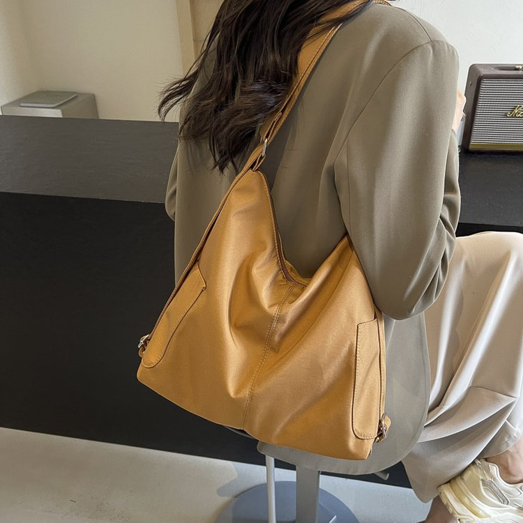 Solo bueno, vale la pena llevar sus hombros, resistente al desgaste, gran capacidad, elegante y ligero