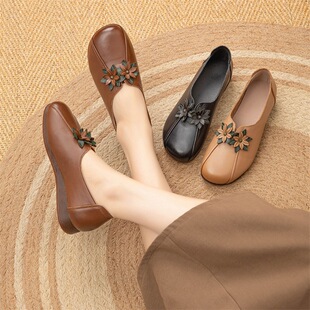 Autumn New Style Mother Shoes Genuine Leather Soft Bottom Deep Mouth Ethnic Style Women's Shoes Middle-aged and Elderly Flower Retro Flat Shoes for Women