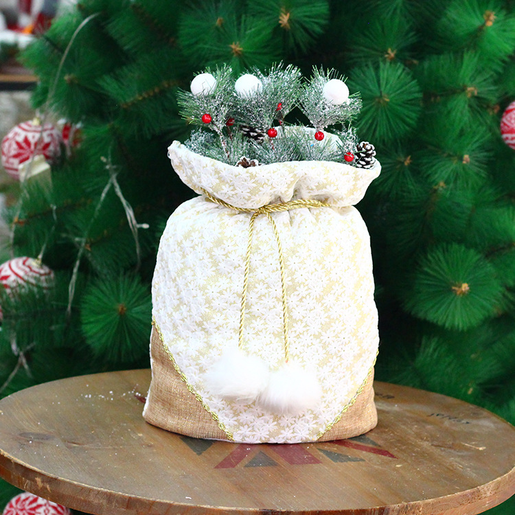 Decoraciones navideñas transfronterizas 2025 nuevas bolsas de regalo navideñas de tela adornos de escena para decoración de árboles de Navidad al por mayor.
