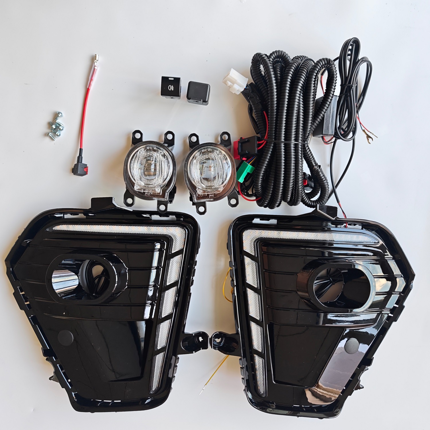 Suitable for 2026 Toyota Wildlander RAV4 fog lights, LED daytime running lights, turn signals, modified front fog lights