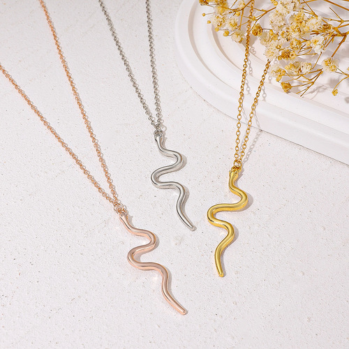 Cross-border new spiritual snake necklace for women, personalized temperament simple snake pendant lock chain punk hip-hop small snake neck chain