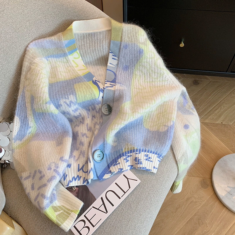 Small design sweater