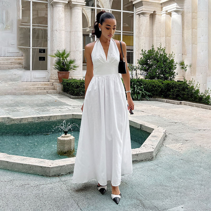 2025 Export European and American Women's Clothing, Fashionable and Elegant, Deep V Neck, Chest-Covering Halter, Strappy Backless Long Dress