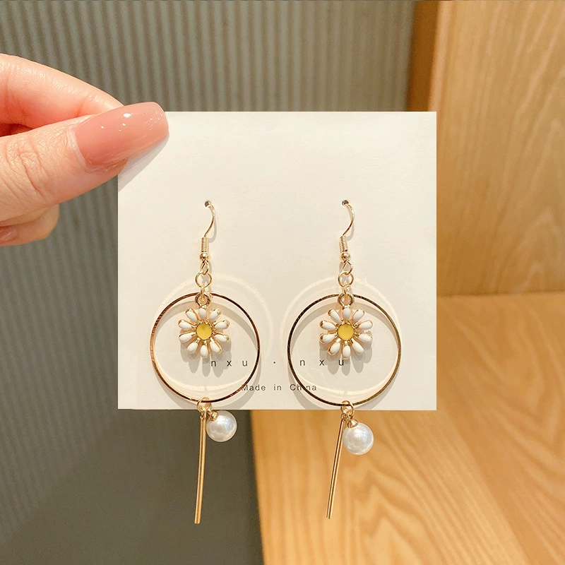 Pearl earrings, small elegant studs, light‑luxury minimalist style