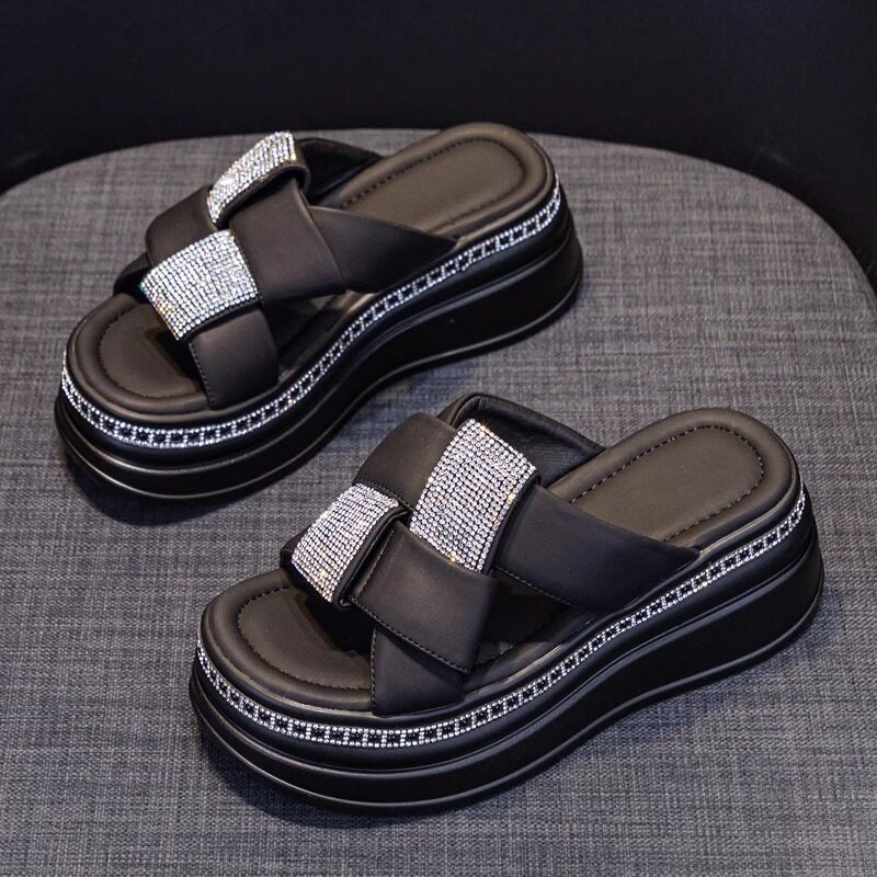 Casual Thick-soled Sandals and Slippers for Women 2025 New Summer High-end Sense Roman Rhinestone Slippers Elegant Fairy Style