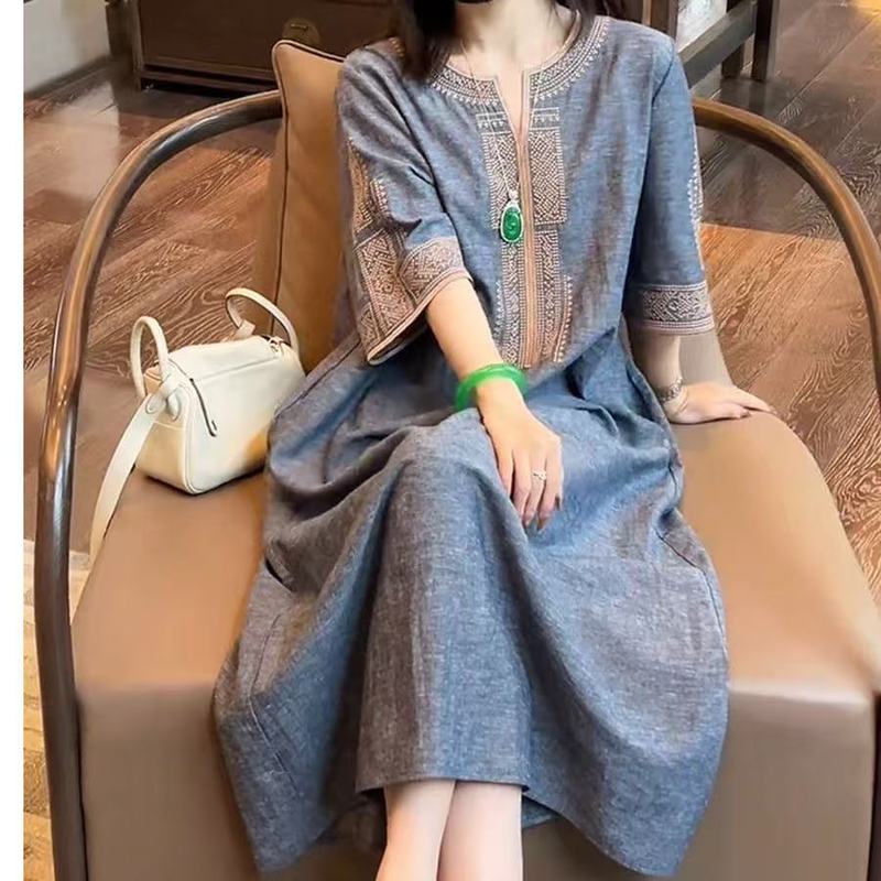 新しい中国風の刺繍 V ネックドレス女性のための 2025 夏の新しいルーズスリムカジュアル気質ロングスカート|undefined