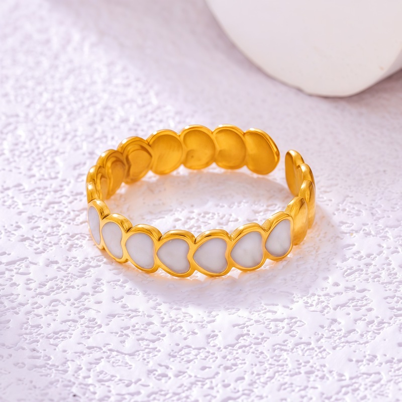ヨーロッパとアメリカのファッション多用途愛ステンレス鋼リング女性のための 18 k 蝶中空オープンリング油圧ジュエリー卸売|undefined