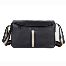 新款日系潮流男士包真皮男单肩包软牛皮斜挎包休闲运动男生时尚包