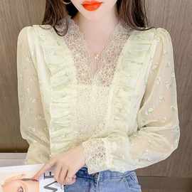 2021早秋新款设计感小众木耳边蕾丝V领泡泡长袖碎花甜美雪纺衫女
