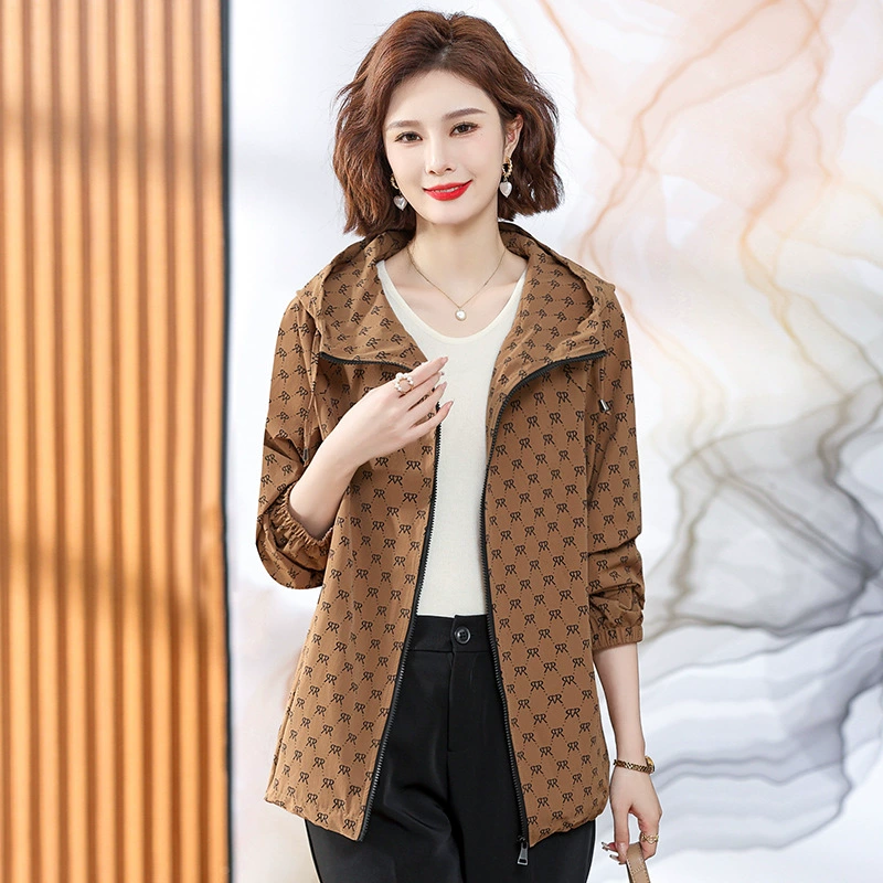 Мама весенняя одежда 2024 новое пальто куртка больших размеров в западном стиле для матерей среднего и пожилого возраста Весенняя короткая ветровка с капюшоном для женщин