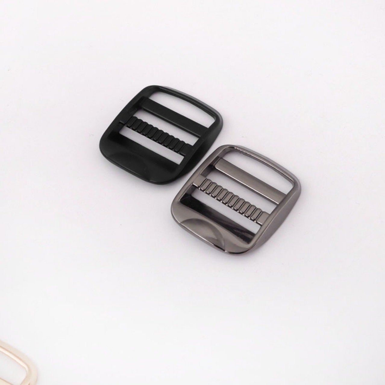 En stock accesorios de hardware de equipaje al por mayor bolsa de libros de aleación de zinc hebilla de malla metálica hebilla de escalera ajustable Aleación de tres bloques image 5