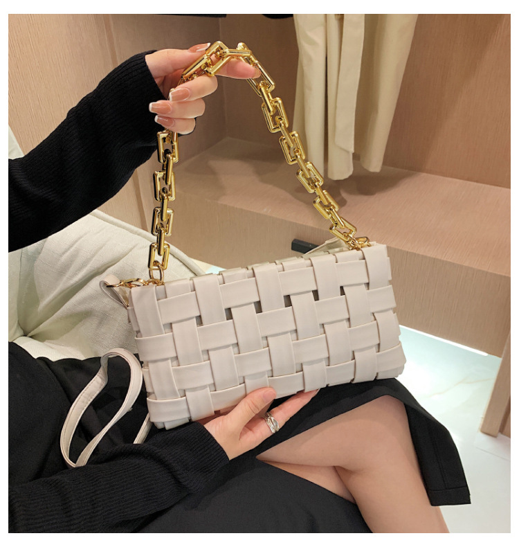 Women's Small Pu Leather Solid Color Streetwear Weave Square Zipper Shoulder Bag display picture 3