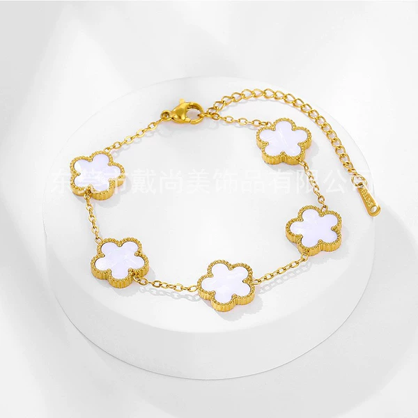 White pentae flower bracelet