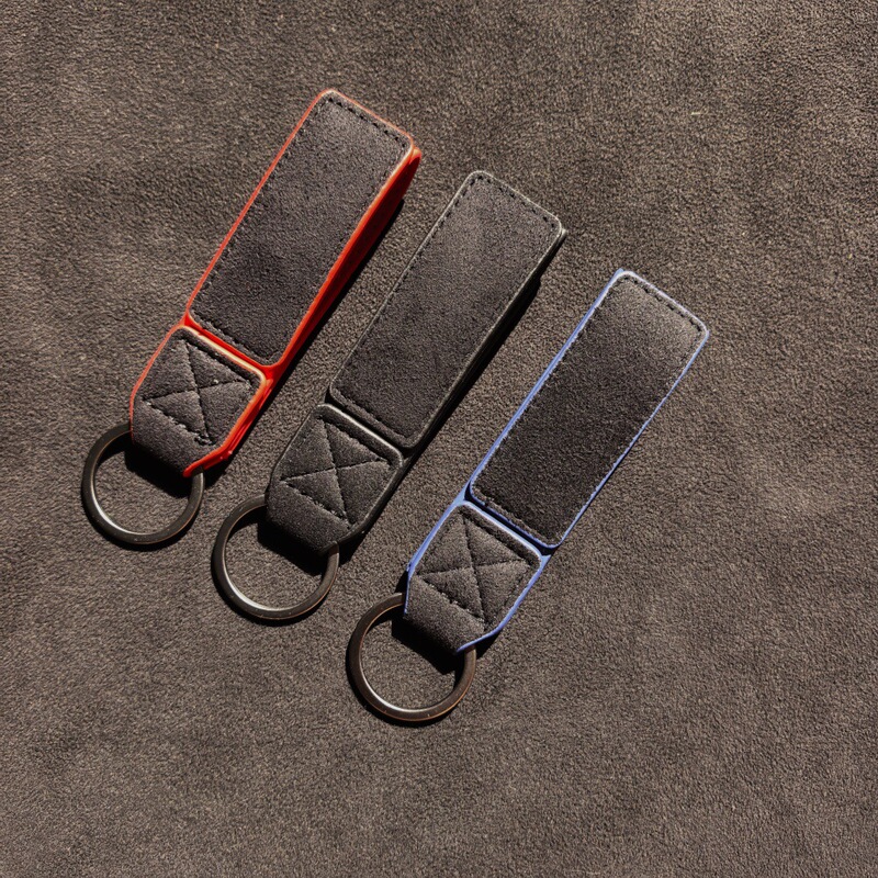Faux Leather Car Keychain with Anti-Loss Hardware, Customizable Logo Key Ring Pendant Wholesale