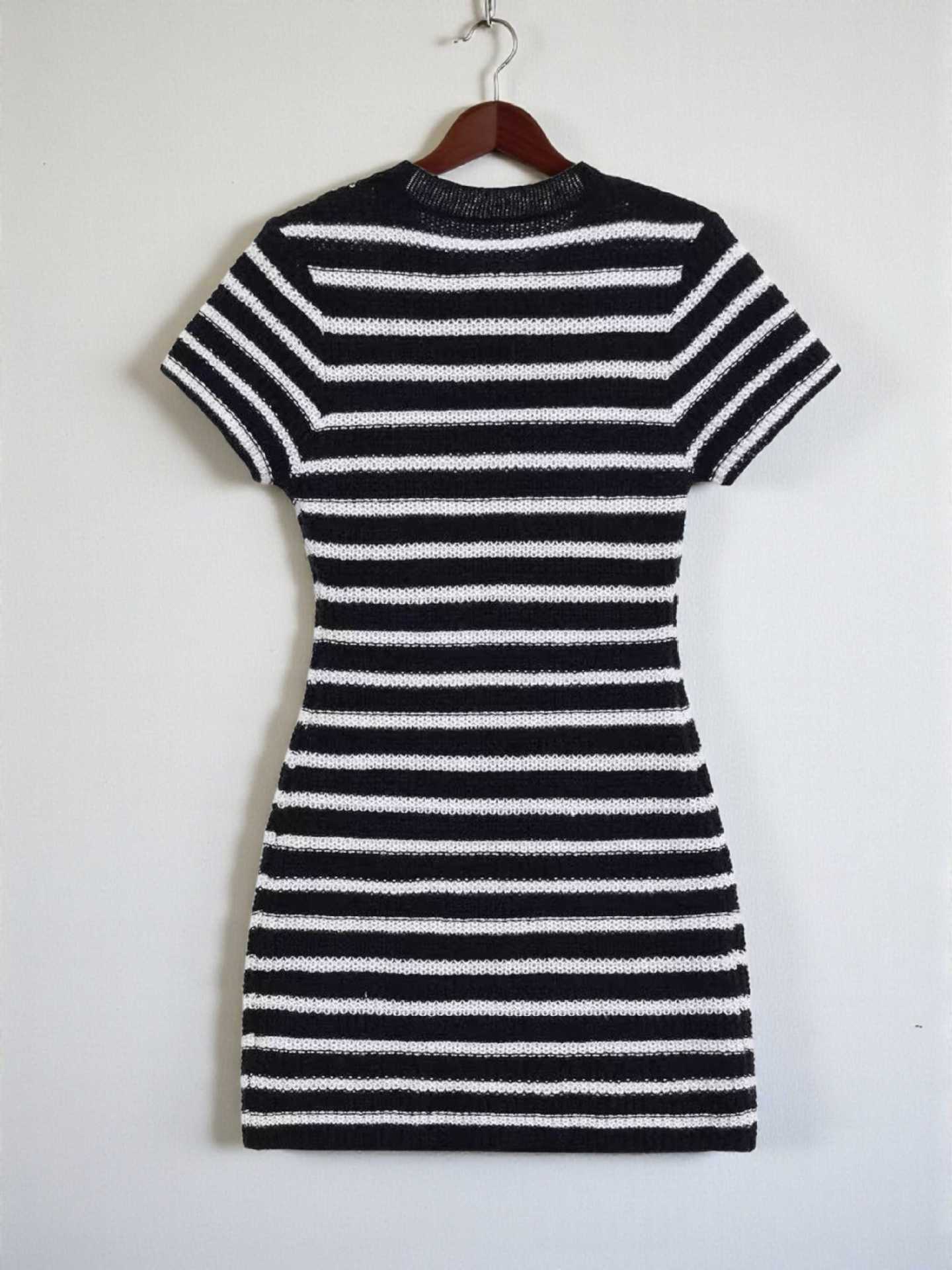2026 Advanced French-Style Slimming Short-Sleeved Striped Knit Dress With A-Line Silhouette_ecoleips.com