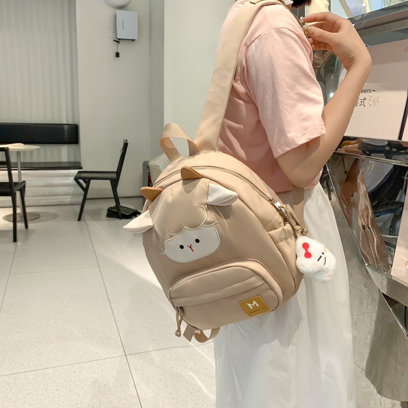 Mochila de niña de cordero encantadora, mochila de estudiantes universitarios de moda extranjera, 2024, nueva mochila de damas de comercio exterior