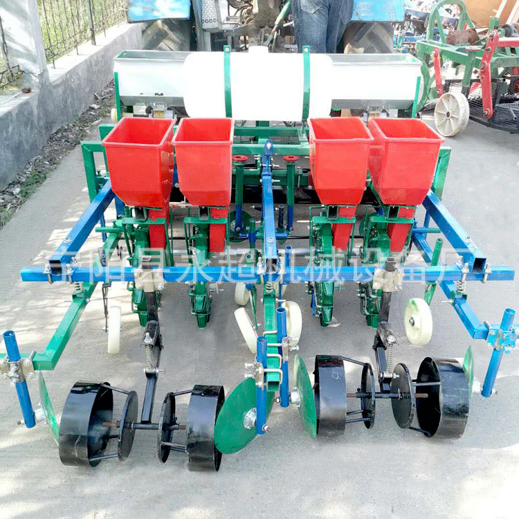 花生播种盖膜机 膜上点播机 四轮车带起垄施肥覆膜喷药一体机