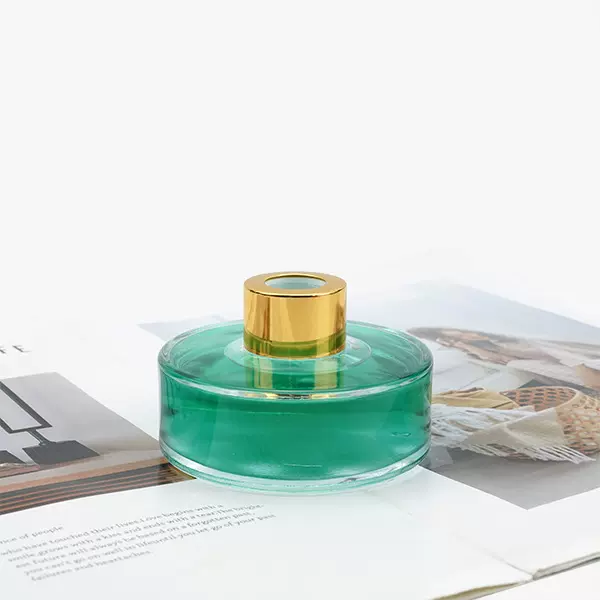 批发高颜值矮圆柱带盖香薰玻璃瓶香水精油扩散器无火扩香散香80ml