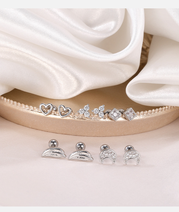 Labret piercing jewelry detail image