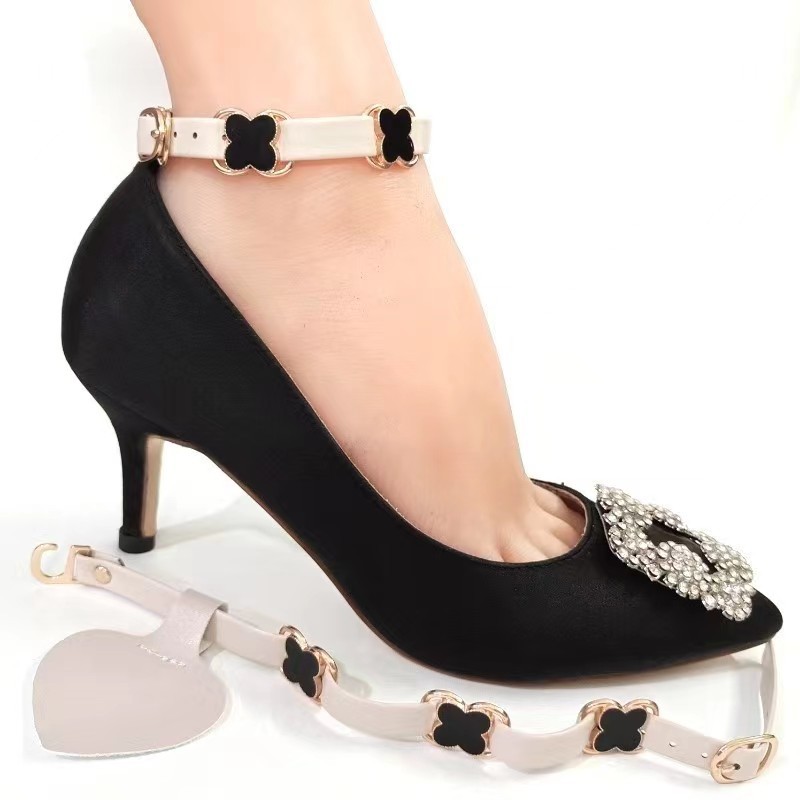 Leather surface, apricot [four-leaf buckle] + heel sticker