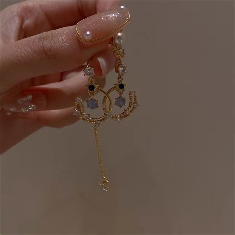 Fashion Asymmetrical Alloy Plating Inlay Artificial Gemstones Women's Drop Earrings 1 Pair display picture 5