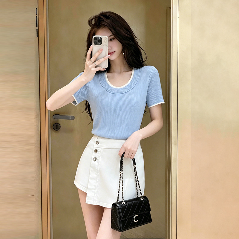 Trendy Short Color-Blocked Short-Sleeve T-Shirt Top Fashion Set with Youthful Vibe, Age-Reducing Casual Denim Skirt-Pants Two-Piece Set
