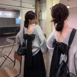 纯色蝴蝶结装饰后背丝带毛衣女可爱绒毛边长袖秋冬针织衫日常穿搭