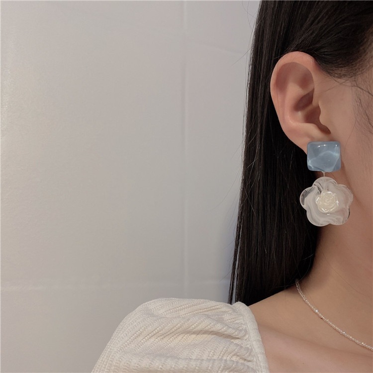 French White Flower Blue Earrings Super Fairy Earrings Simple Mainstream Earrings display picture 2