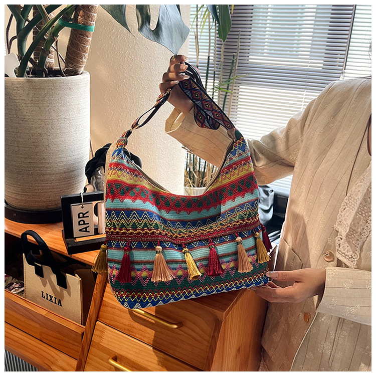 Large-capacity tote bag 2025 Summer new style trendy, simple and casual women's single-shoulder bag, artistic Chinese-style tassel bag undefined