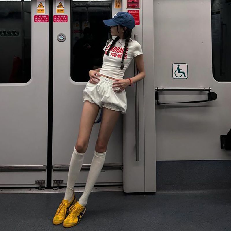 アメリカンレトロな白い花のつぼみパンツ女性のための夏の新しいレースステッチホットガールショーツデザインカジュアルパンツトレンディ