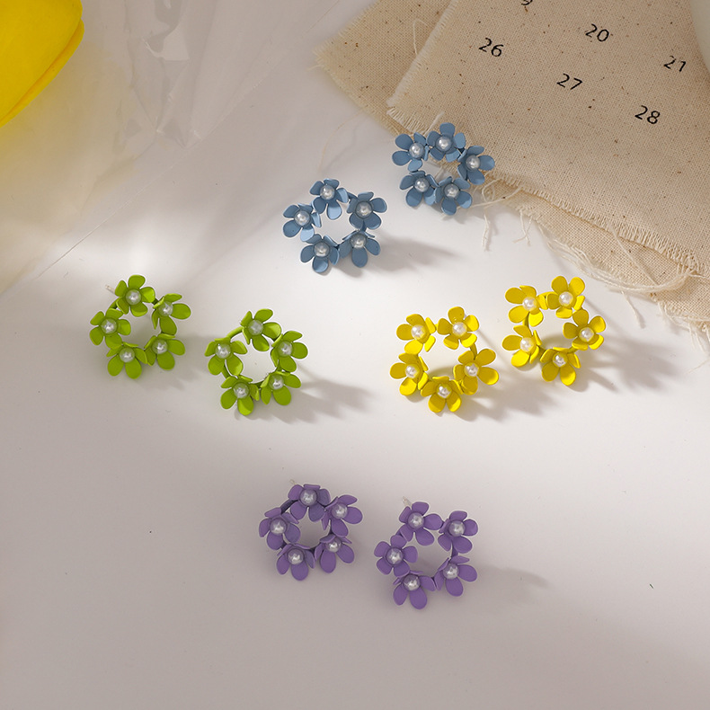 Simple Color Pearl Flower Round Earrings Wholesale display picture 3