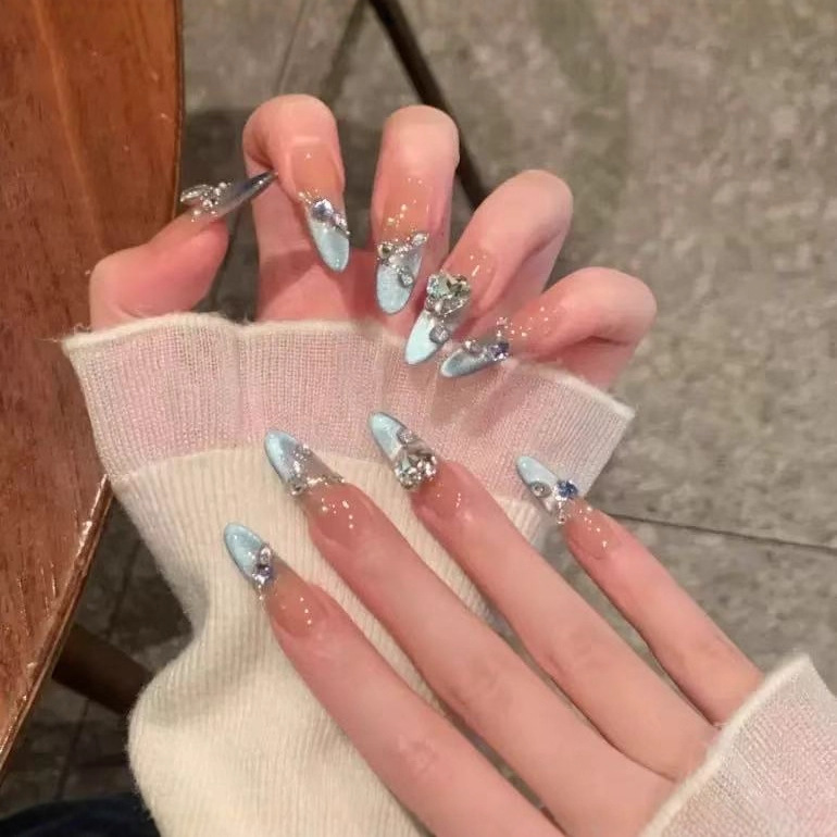 10-Piece Set of Wearable Nails for Wealthy Young Ladies, Featuring a Light Luxury Temperament and Dazzling Fairy-Like Atmosphere, Finished Nail Patches Wholesale