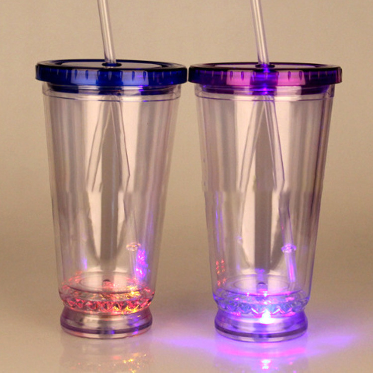 Ventas directas de tazas de paja LED tazas luminosas de plástico de doble capa tazas luminosas de jugo de fruta tazas de plástico se pueden imprimir LOGO regalos luminosos