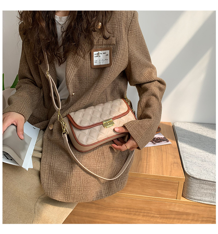 Classic Style Diamond Embroidery Thread Small Bag 2021 New Autumn And Winter Women's Bags Ins Messenger Bag Shoulder Underarm Small Square Bag display picture 6