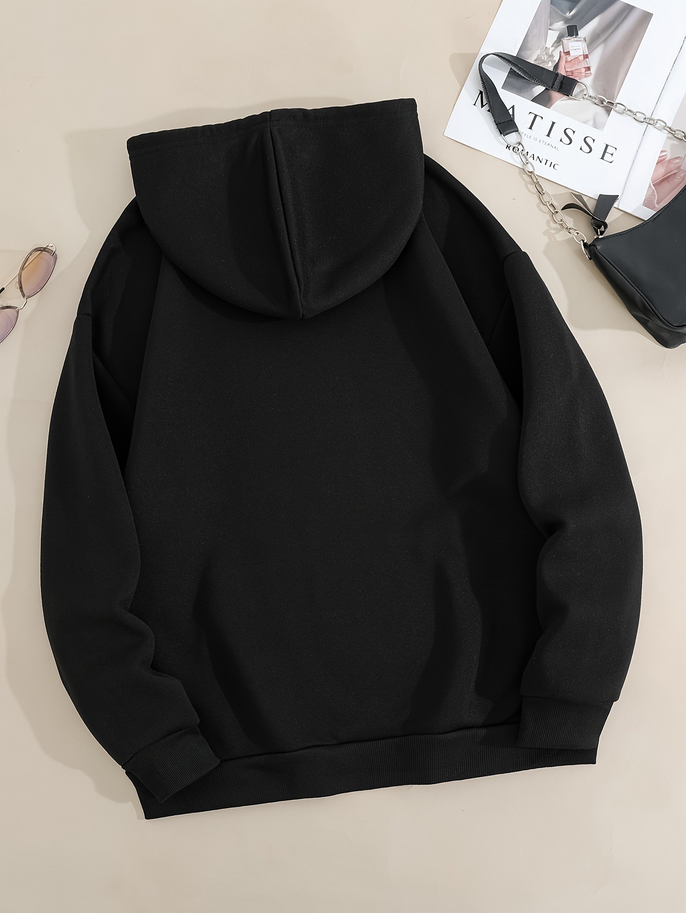 Moletom feminino folgado com capuz MUSE, estampa de letras em degradê de cores - Blusa casual artística com abertura frontal._voghion.com