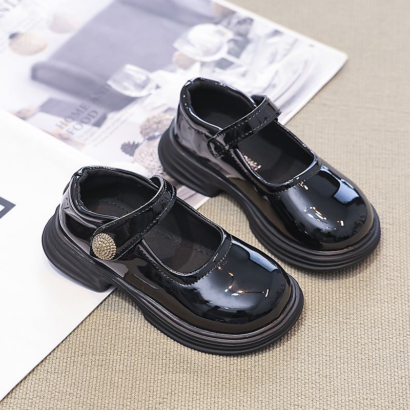 Zapatos de cuero para niñas 2025 nuevo estilo primavera y otoño negro estilo universitario zapatos de rendimiento para niños zapatos de princesa Mary Jane zapatos individuales para niñas