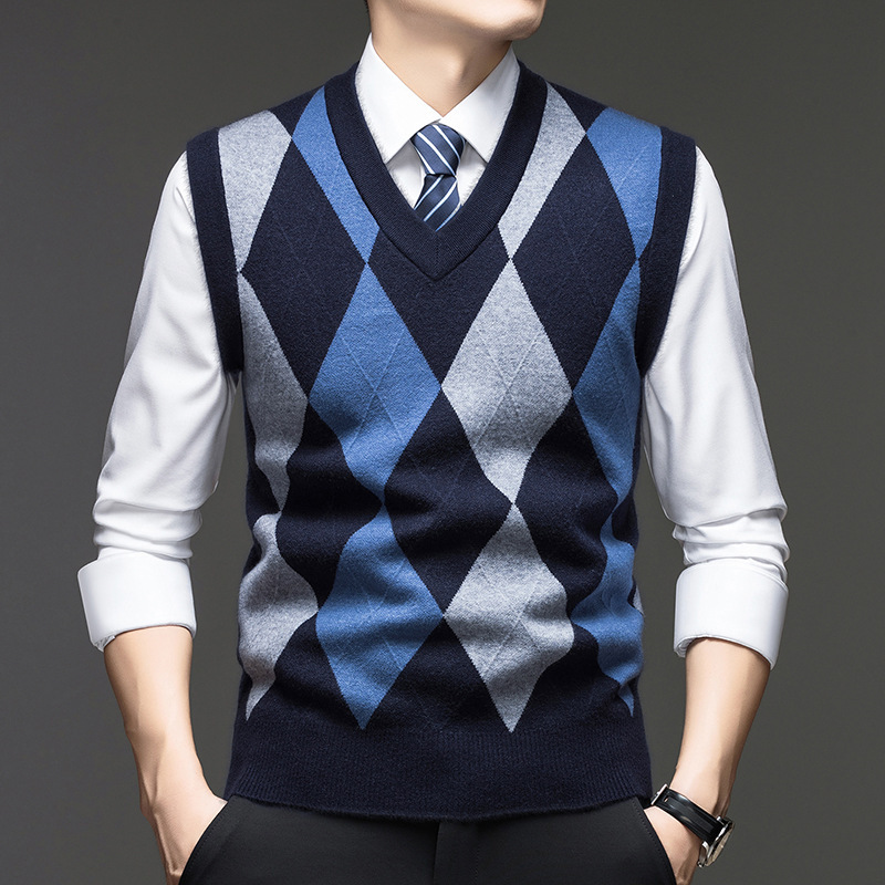 Anti-pilling thickened V-neck diamond pattern vest knitwear for men, sleeveless vest for autumn and winter, warm sweater for layering Anti-pilling thickened V-neck diamond pattern vest knitwear for men, sleeveless vest for autumn and winter, warm sweater for layering