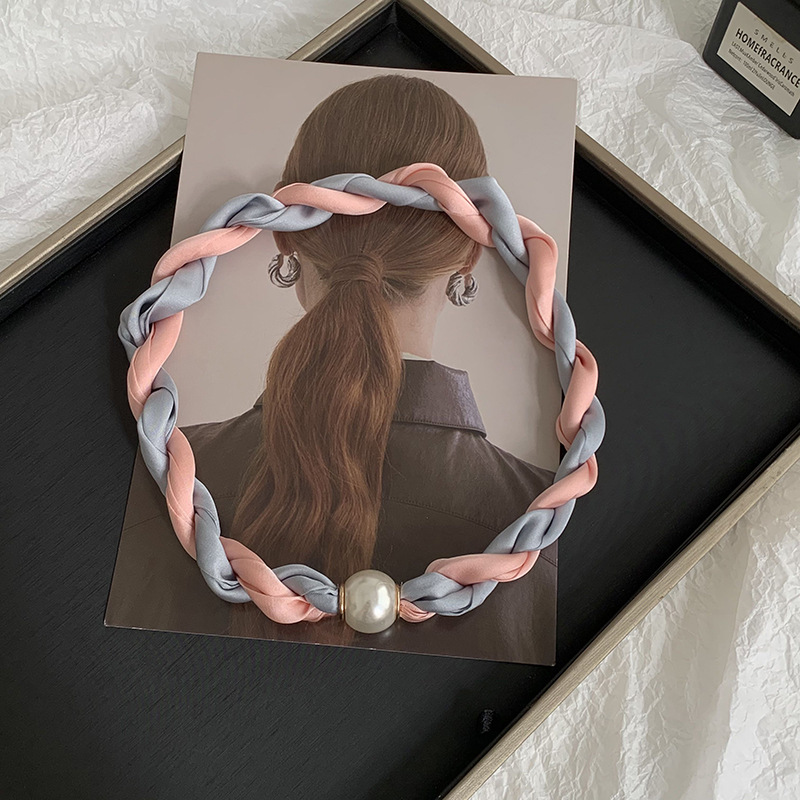 Pañuelo de seda con collar de perlas tortas Primavera y verano Nuevos productos Temperamento de moda Decoración multifuncional Pañuelo de seda con hebilla magnética para mujer