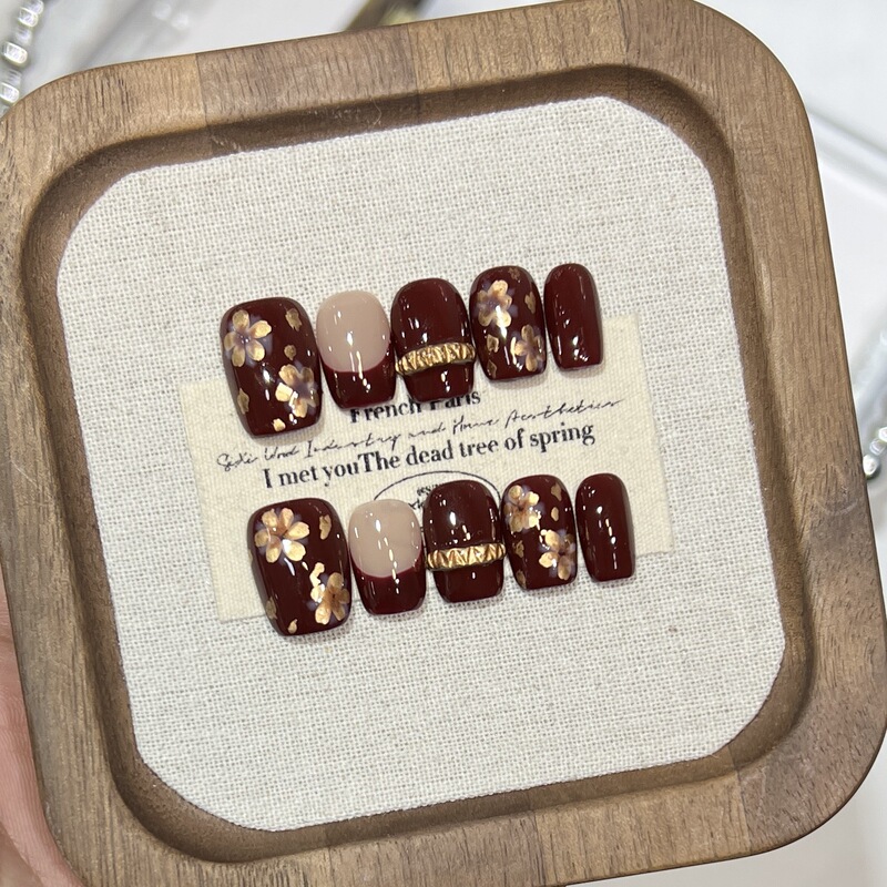 Dai Risen [Chestnut Sauce] Old Money Style Wearable Nail Tips Purely Handmade Hand-Painted Golden Flower Temperament Nude Manicure