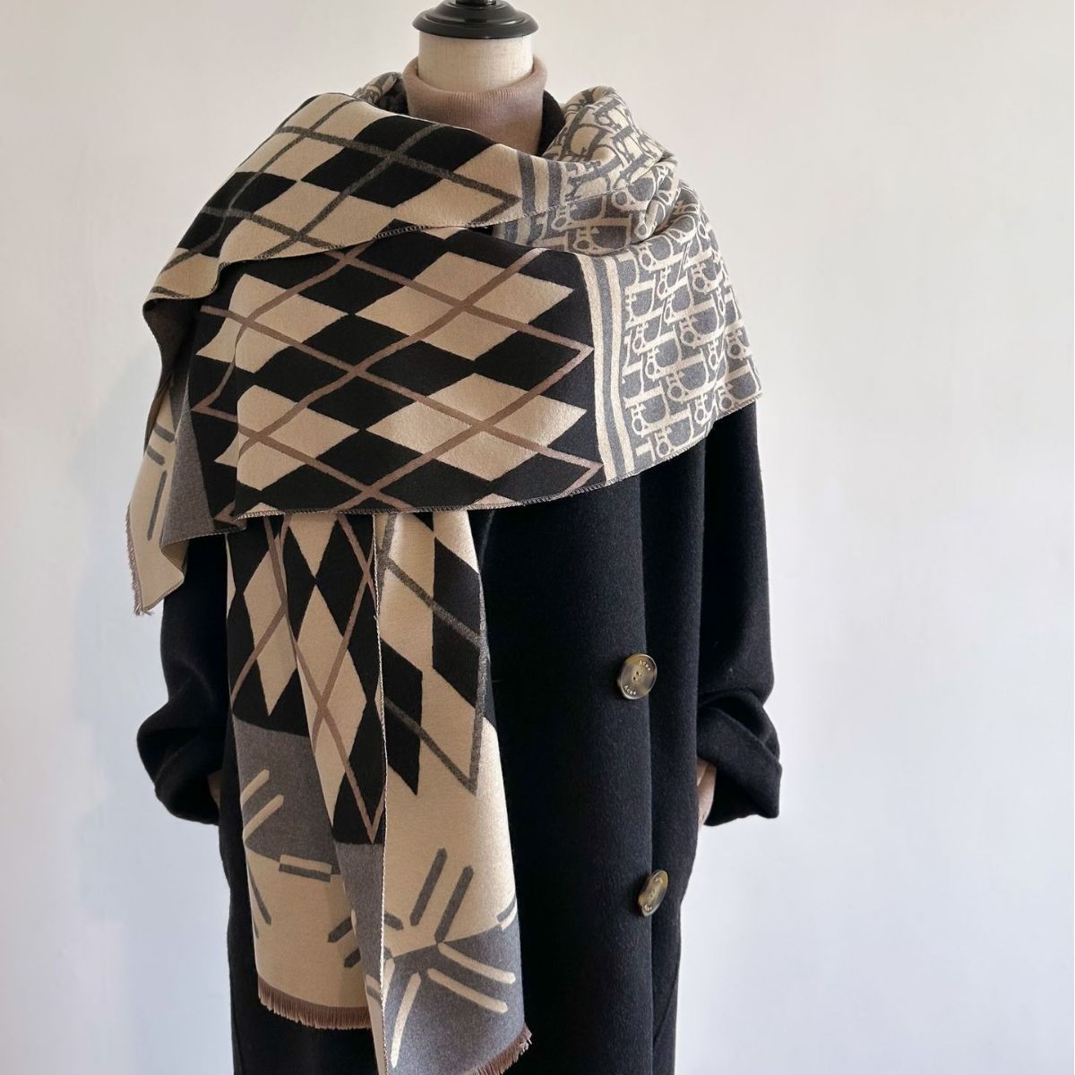 Nueva bufanda larga de doble cara Jacquard de Cachemira como 2023 Otoño e Invierno carta bufanda a cuadros chal decorativo exterior para mujeres