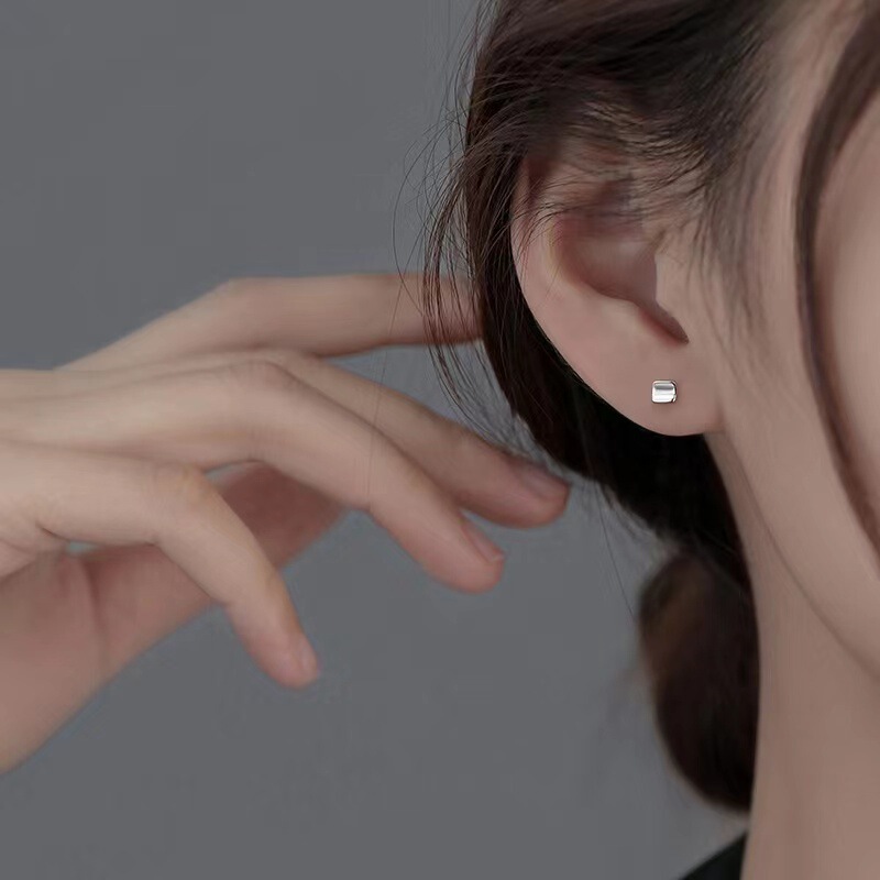 925 Sterling Silver Pin Square Earrings Women's Simple Exquisite Light Luxury Earrings Niche Design Advanced Earrings