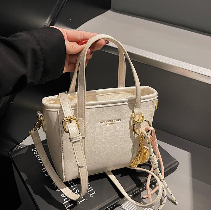 Bolso de cubo de comercio exterior para mujer sentido de alta gama 2025 nuevo bolso de hombro de viajero de todo fósforo bolso de mensajero de moda casual simple