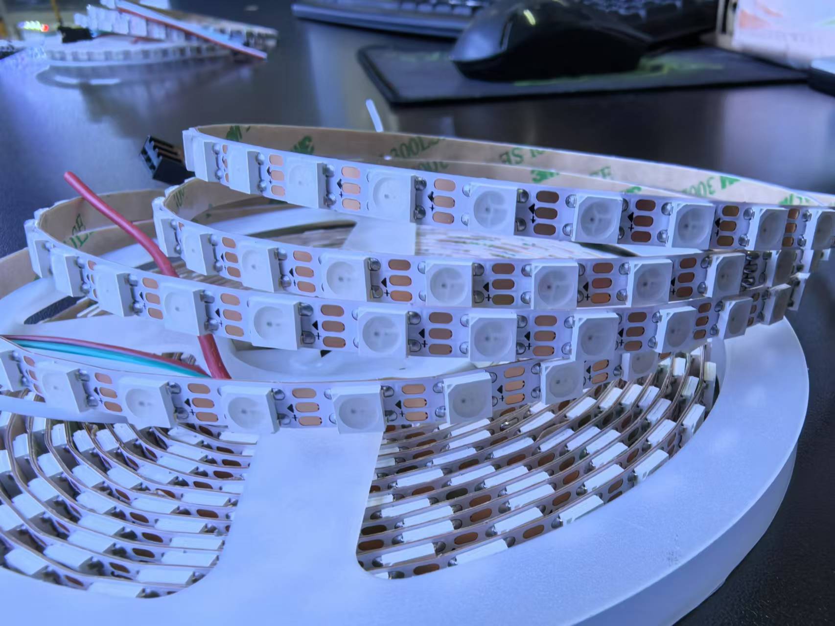 WS2812B lámpara de color deslizante con barra de lámpara de caballo 5050 colorido IC5V placa estrecha 5.5 ancho 90144 tipo de lámpara