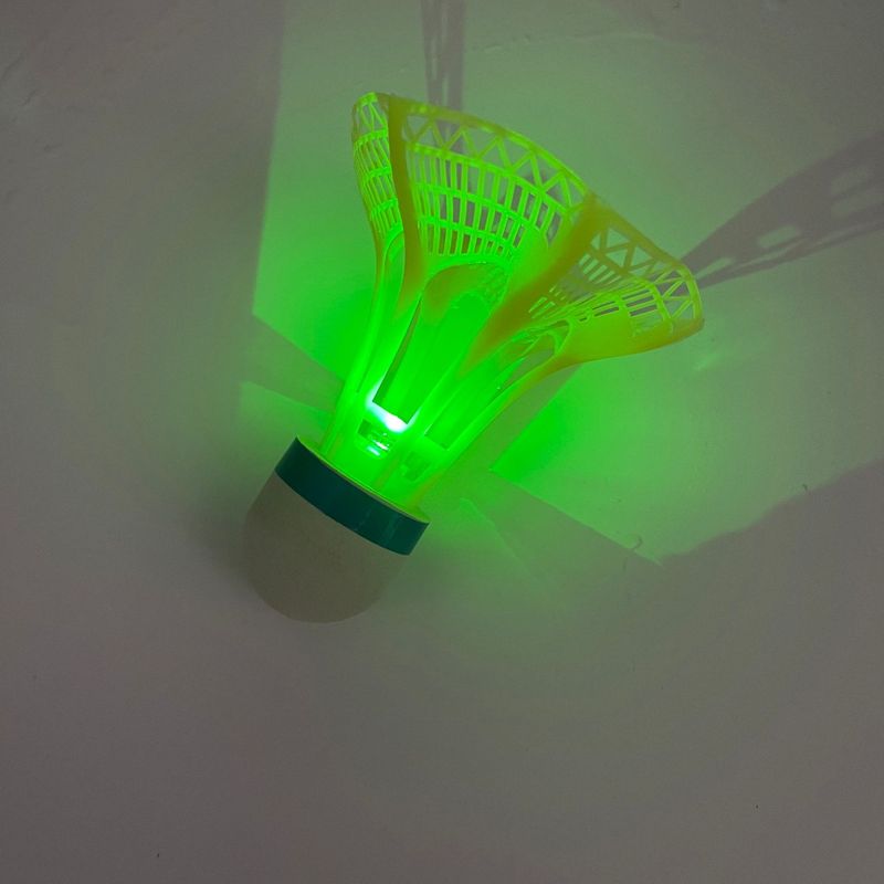 楽客発光バドミントン防風風バドミントン耐打ナイロンボールプラスチックランプ付きLED夜間発光ボール|undefined